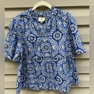 Tuckernuck size L blue cotton puff sleeve floral structured coastal blouse